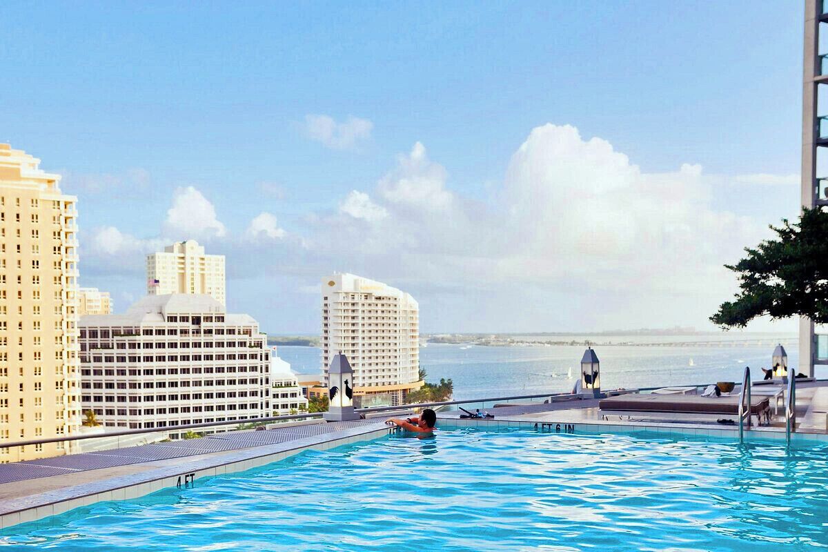 3 piscines extérieures