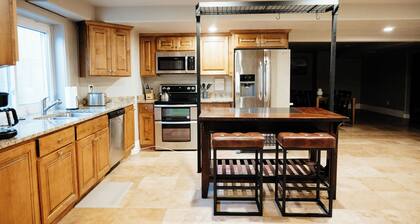 Sleeps 23, 8 bedrooms, 6 bath, near SLC & Provo