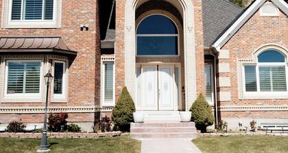Sleeps 23, 8 bedrooms, 6 bath, near SLC & Provo