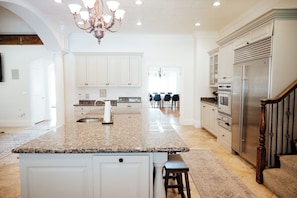 Fridge, microwave, oven, stovetop - Sleeps 23, 8 bedrooms, 6 bath, near SLC & Provo (South Jordan)