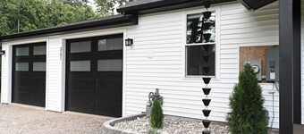 🌆 Downtown Hideaway – Remodeled Comfort Near East Bay • Game Room ➠ 3191