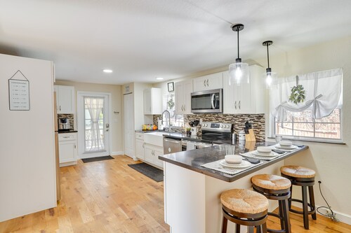 Lake Wales Vacation Rental w/ Screened-In Porch!