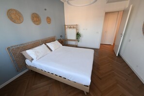 A bedroom with a wooden bed, a wooden wardrobe, and a small plant. - Your Window on the City - Gioia 66 (Milano)