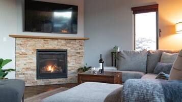 Smart TV, fireplace, DVD player