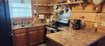 Greasy Bend off-road park 5 min.
Batesville speedway 25 min.
Batesville 20 min.