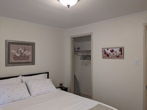 1 bedroom, desk, iron/ironing board, free WiFi