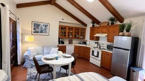 Interior - Mesa Beach Studio-Newly Remodeled (Santa Barbara)