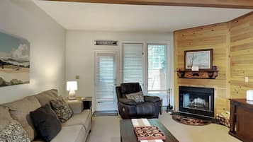 Studio (2 Bedrooms) | Front of property