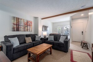 开间 (2 Bedrooms) | 住宿服务设施