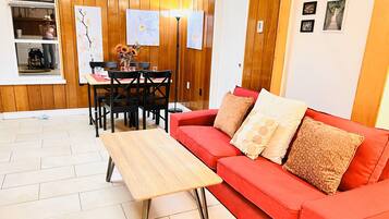 City Apartment, 2 Bedrooms | Living area