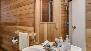 City Apartment, 2 Bedrooms | Bathroom | Shower, free toiletries, hair dryer, slippers