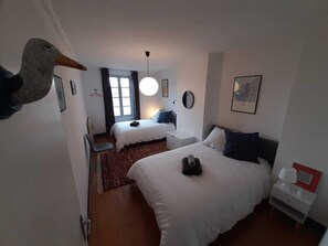 2 chambres, bureau, fer et planche à repasser, Wi-Fi gratuit