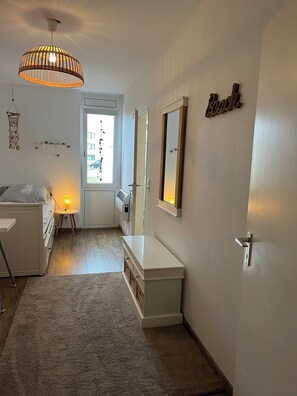 2 Schlafzimmer, Schreibtisch, Bügeleisen/Bügelbrett, kostenloses WLAN