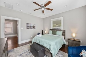 2 bedrooms, iron/ironing board, travel cot, free WiFi
