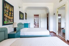 7 bedrooms, iron/ironing board, Internet