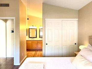 3 camere, una scrivania, Wi-Fi gratuito, lenzuola