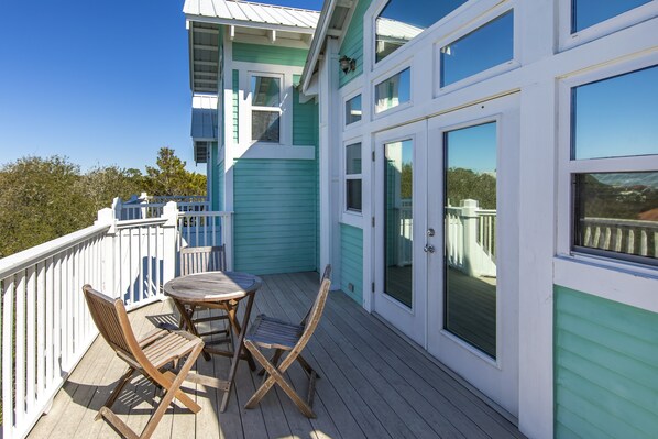Outdoor dining - Bishop House - Tucked among the trees (Santa Rosa Beach)