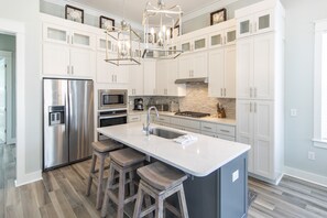 Fridge, microwave, oven, stovetop - Spacious, Beautiful, Blue Opal, 6-person Golf Cart (Santa Rosa Beach)