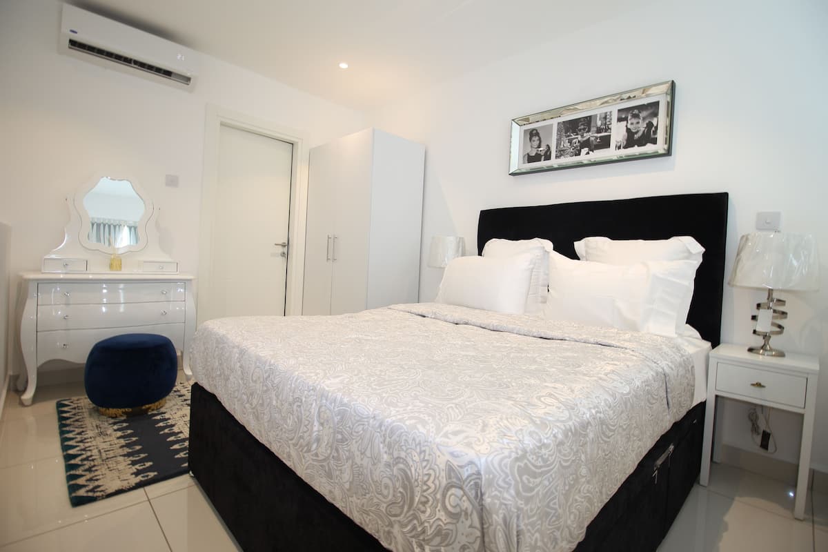 Dúplex Deluxe | 1 habitación, decoración personalizada, muebles diferentes y escritorio