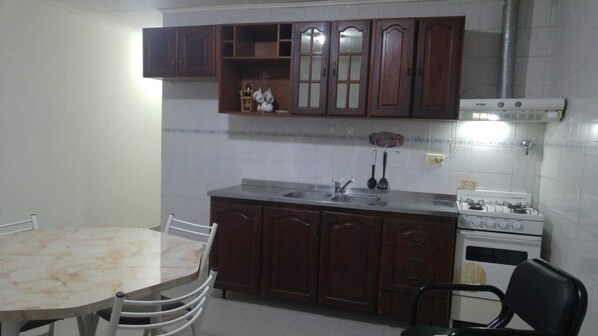 Appartement | Privékeuken | Een magnetron, een oven