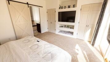 4 slaapkamers, een kluis op de kamer, een strijkplank/strijkijzer, wifi