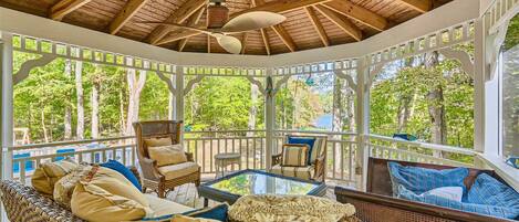 Smart-TV, Kamin, DVD-Player, Arbeitsbereiche