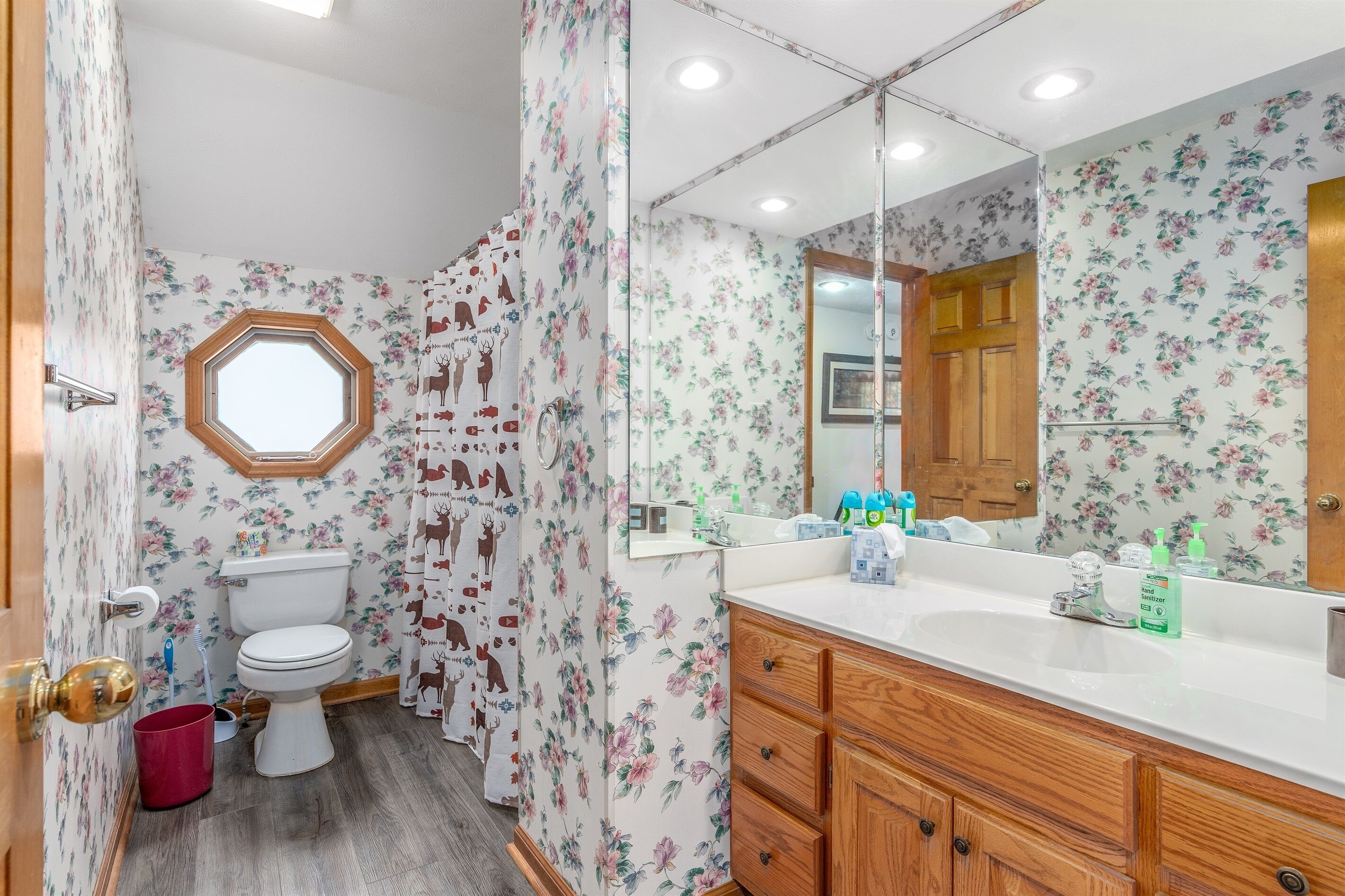 Combined shower/tub