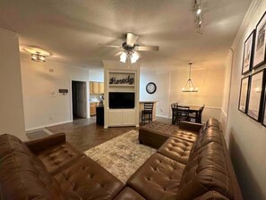 Smart TV - Aggie Fan Cave (College Station)