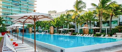 Outdoor pool, a heated pool