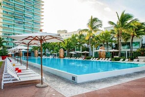 Piscine extérieure, piscine chauffée