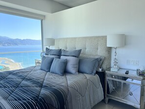 4 bedrooms, in-room safe, desk, iron/ironing board