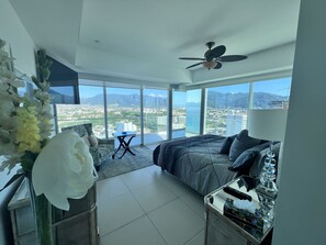 4 chambres, coffres-forts dans les chambres, bureau