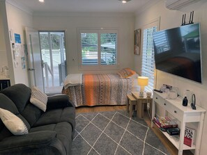 1 bedroom, desk, iron/ironing board, free WiFi