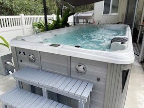 Outdoor spa tub