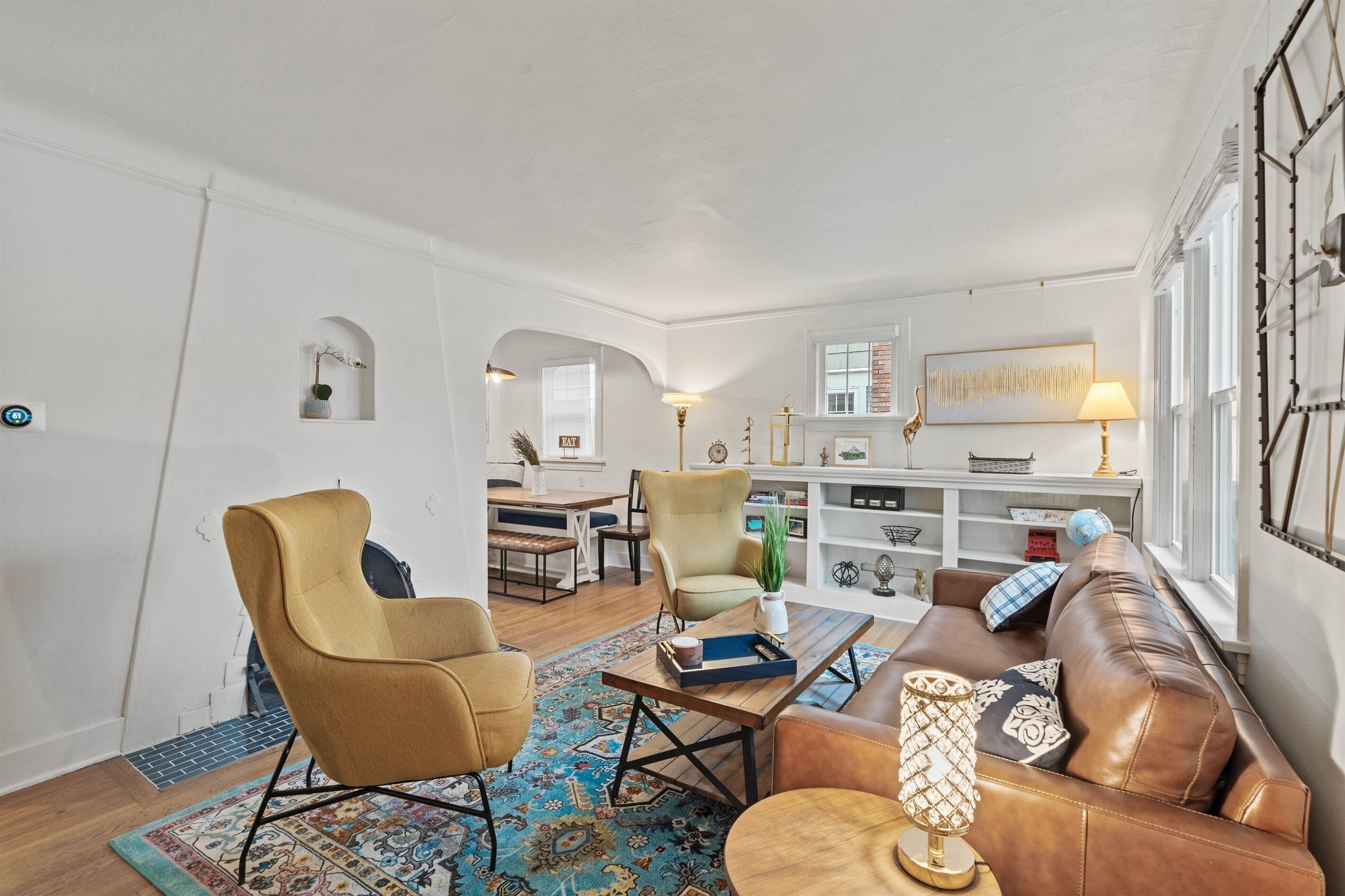 Smart-TV, Tischfußball, Bücher