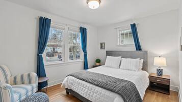 3 bedrooms, desk, iron/ironing board, travel crib