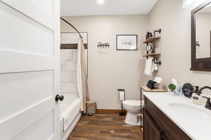 Hair dryer, towels, soap, shampoo - Stylish Uptown Butte Condo - 634 (Butte)