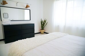 3 bedrooms, desk, iron/ironing board, free WiFi - Inspiring 3Bed Unit with Sunny Balcony & Fireplace (Amman)