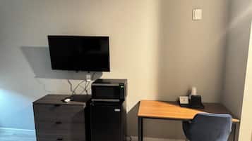 Televisi layar datar 42-inci dengan saluran TV satelit