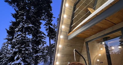 A house in the forest, if you want to relax in the forest and be alone. hot tub