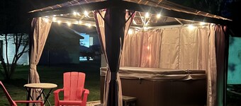 
Maple Street Cottage is the perfect couple’s retreat.