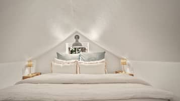 2 bedrooms, desk, iron/ironing board, travel crib