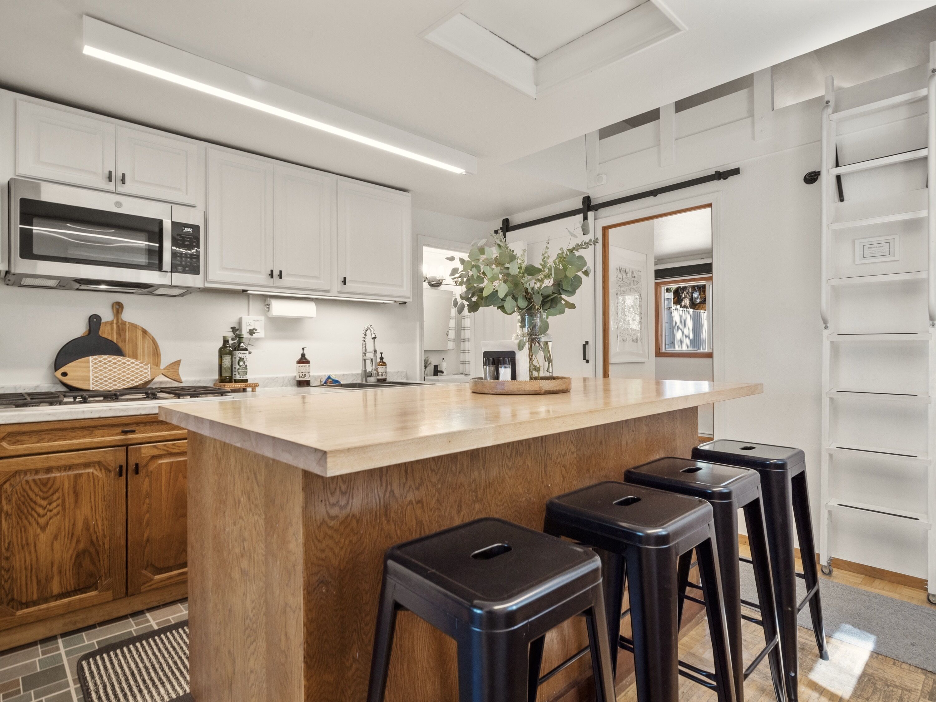 雪櫃、微波爐、爐具、咖啡機/沖茶器