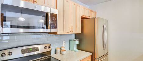 Refrigerador, microondas, parrilla de estufa y lavavajillas