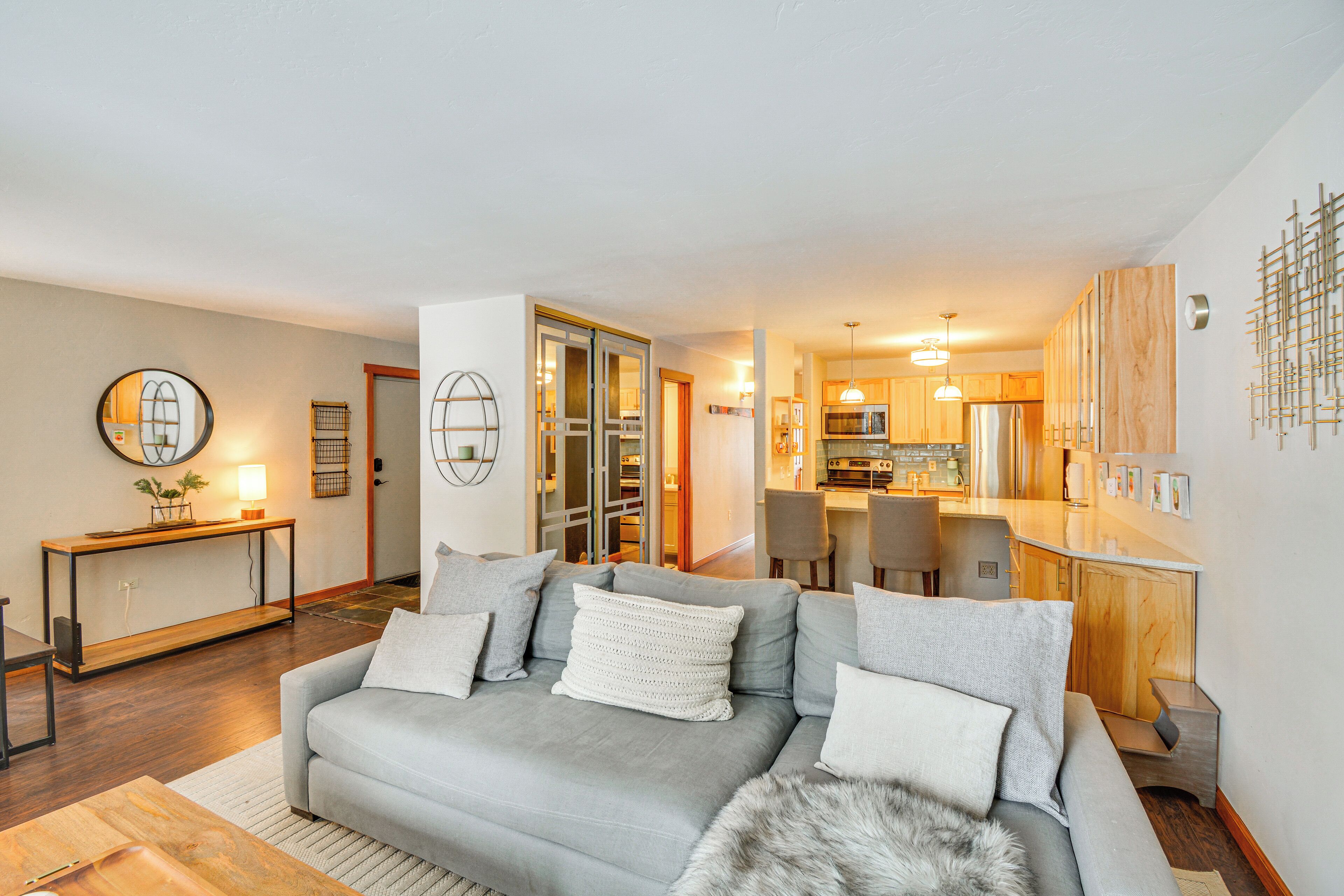 تلفزيون، مدفأة، كُتُب