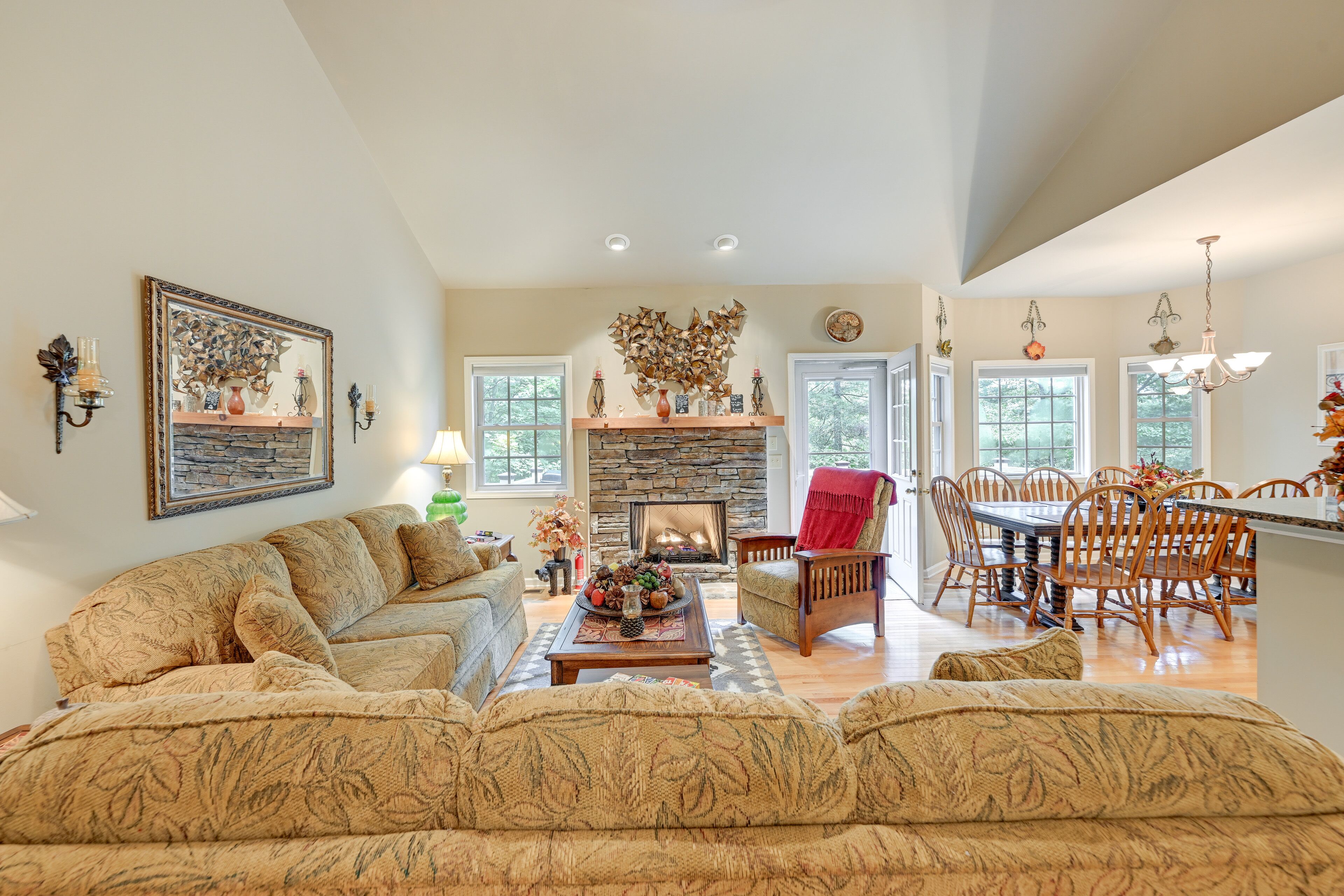 Living Room | Free WiFi | Central A/C | 1st Floor