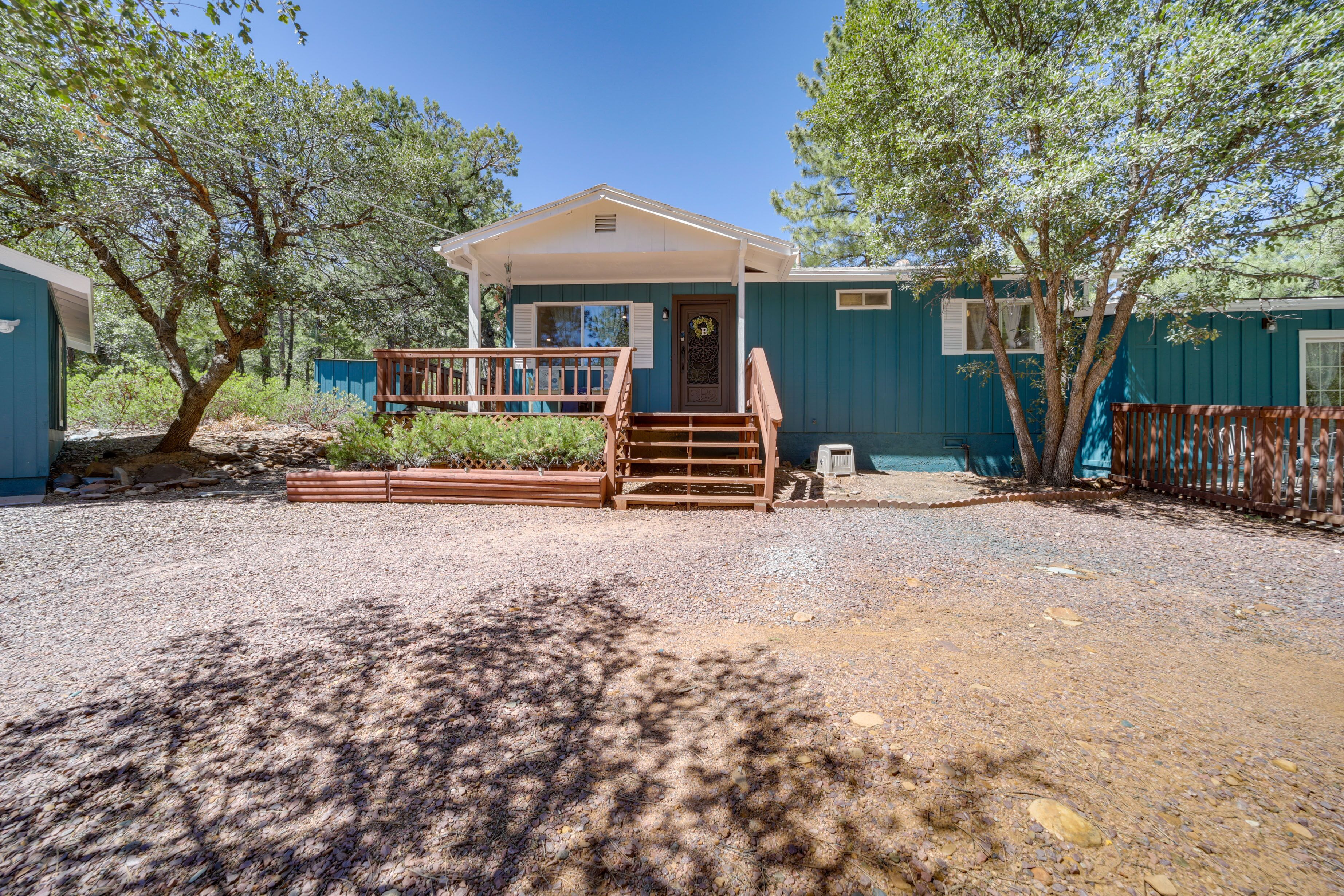 'Breezy Pinez Cabin' in Pine w/ Wraparound Deck!