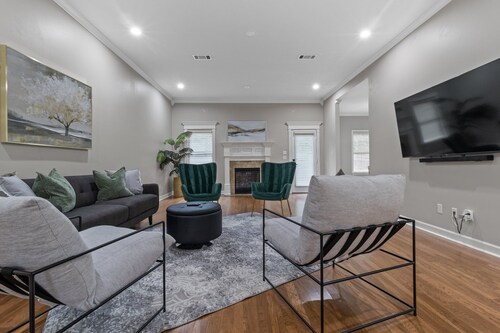 HUGE home office space Little Rock Jacuzzi Bath