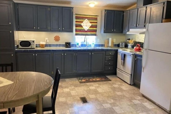 Frigorífic, microones, forn i placa de cuina