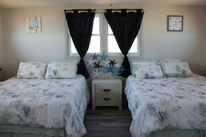5 bedrooms, iron/ironing board, free WiFi, bed sheets - Boy N Sea - Oceanfront Beach Cottage - Sleeps 12 (Murrells Inlet)